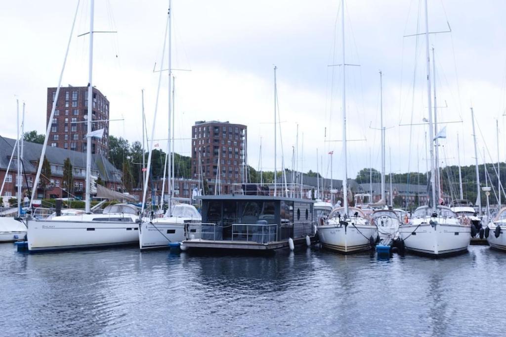 Hausboot Fjord Meeresbrise Mit Dachterrasse In Flensburg Luaran gambar